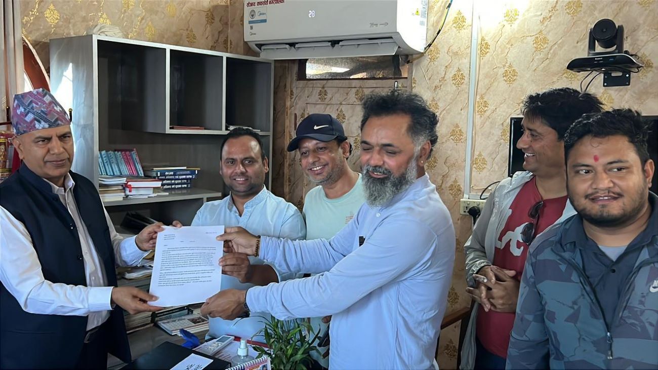 भृकुटी कागज कारखानाको व्यवस्थापन तथा श्रमिकहरूको बक्यौता तत्काल भुक्तानी गर्न प्रधानमन्त्रीलाई ज्ञापन