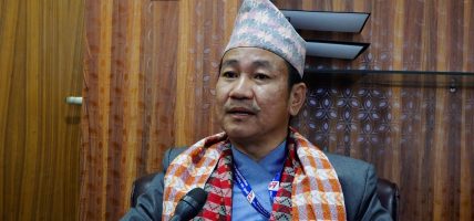 प्रधानमन्त्रीलाई हर्क साम्पाङको प्रश्न : आफ्नो बिहेमा अरूलाई बेहुला पठाएर हुन्छ ?