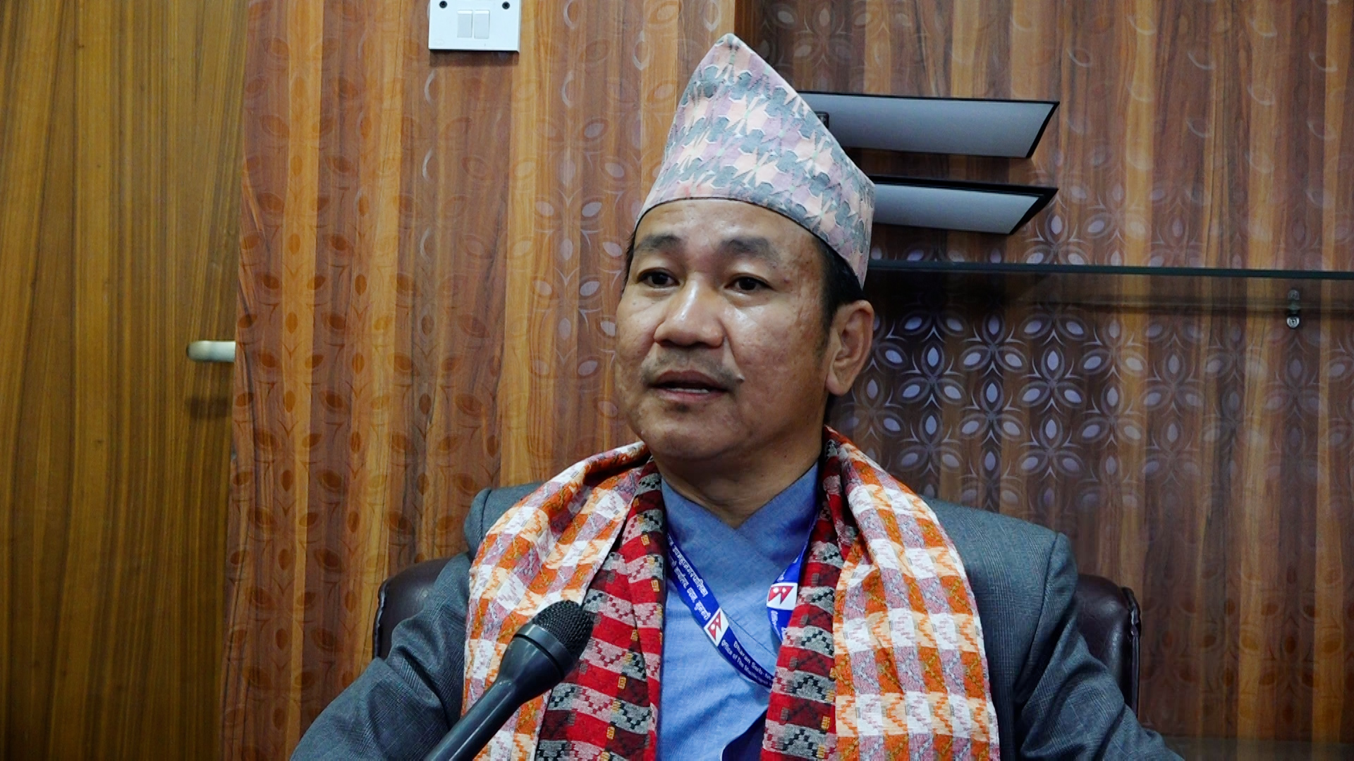 प्रधानमन्त्रीलाई हर्क साम्पाङको प्रश्न : आफ्नो बिहेमा अरूलाई बेहुला पठाएर हुन्छ ?