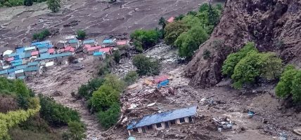 हुम्लाको नेप्का गाउँमा पहिराले विद्यालय भवन बगायो