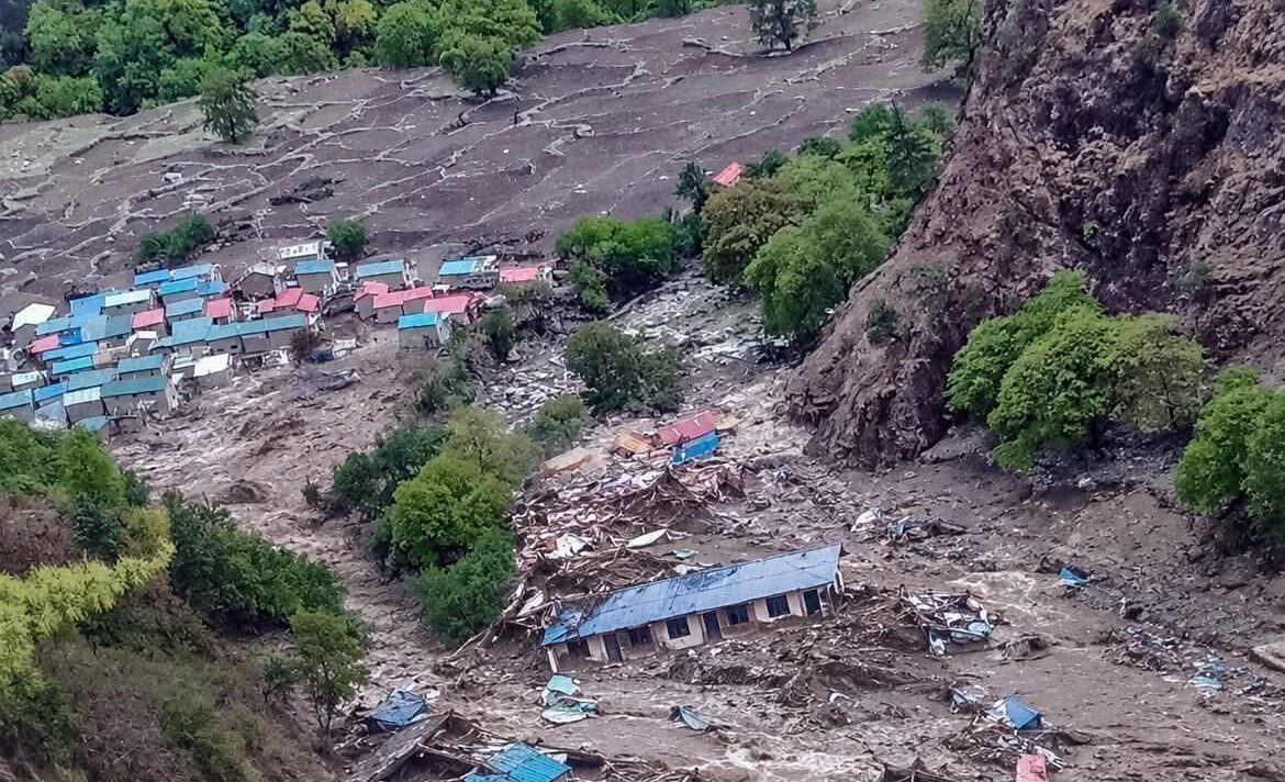 हुम्लाको नेप्का गाउँमा पहिराले विद्यालय भवन बगायो