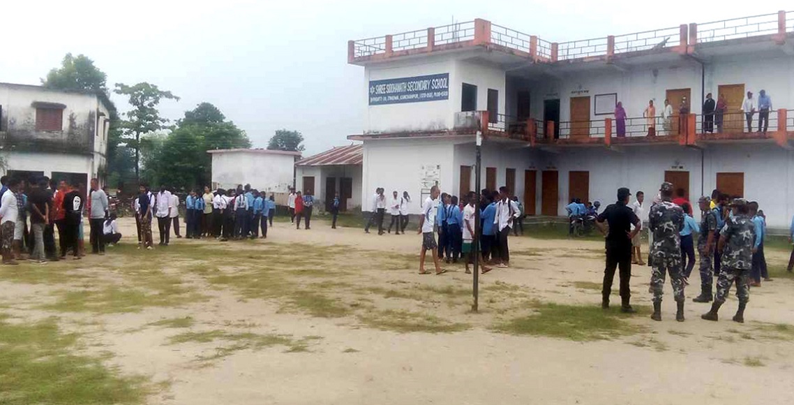 पालिकाद्वारा विद्यालय बन्द