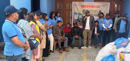राष्ट्रिय श्रष्टा तथा प्रस्तोता प्रतिष्ठानले गर्यो कपडा दान