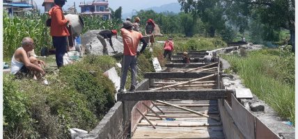 बेगनास सिँचाइ प्रणालीअन्तर्गतका शाखा नहर मर्मत गरिँदै