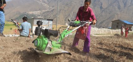 मुगुका खेतबारीमा आधुनिक यन्त्र, माग धान्नै मुस्किल