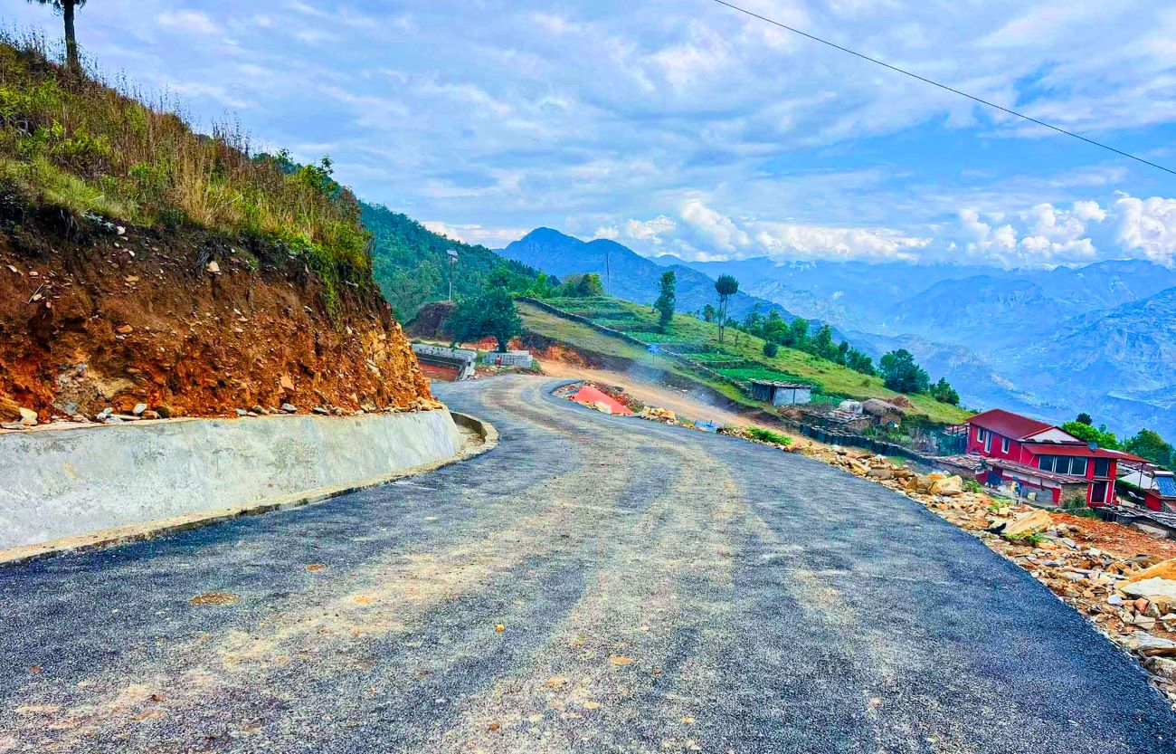 एघार वर्षपछि ग्रामीण सडक कालोपत्र