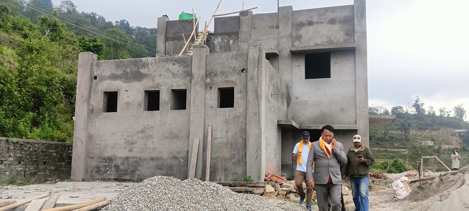 चार वर्षअघि नै बन्नुपर्ने स्वास्थ्य चौकी अझै अलपत्र, श्रमिकले पाएनन् ज्याला