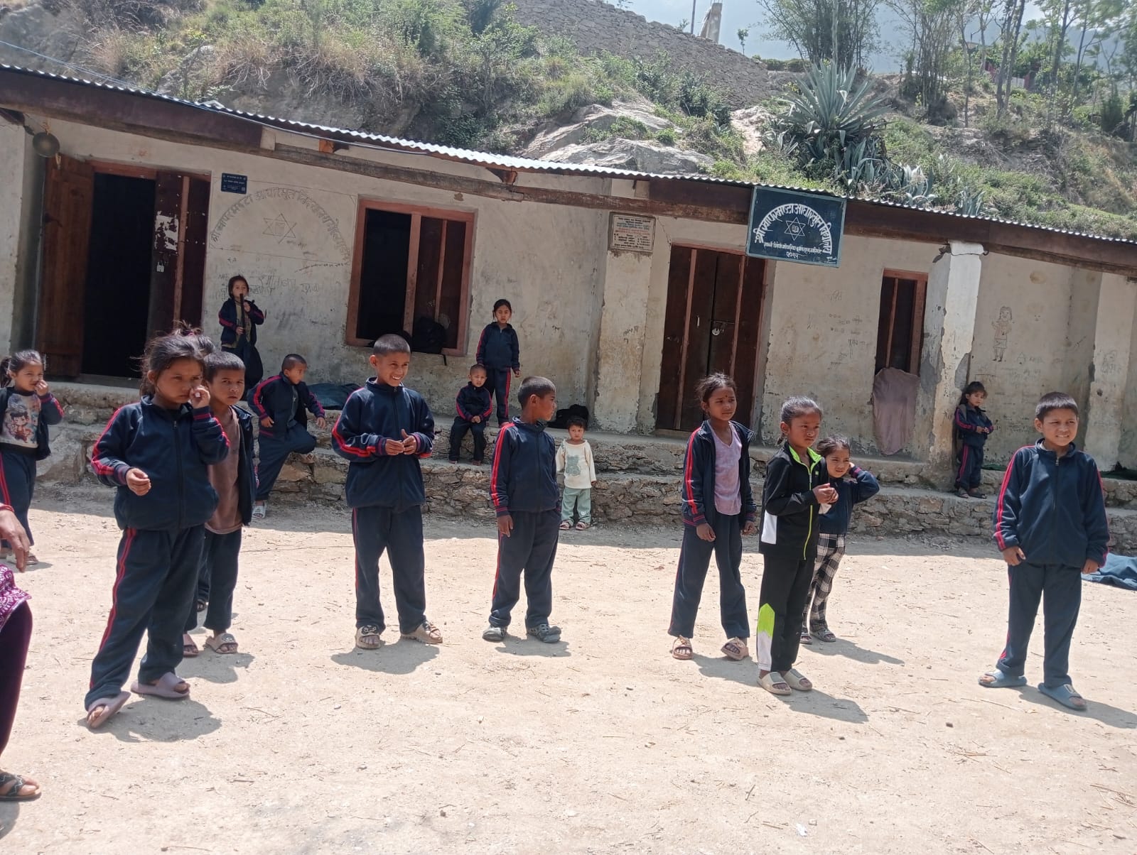 कालिकोटमा विद्यालय पुनर्निर्माण गर्न जुटे अष्ट्रेलियाका नेपाली