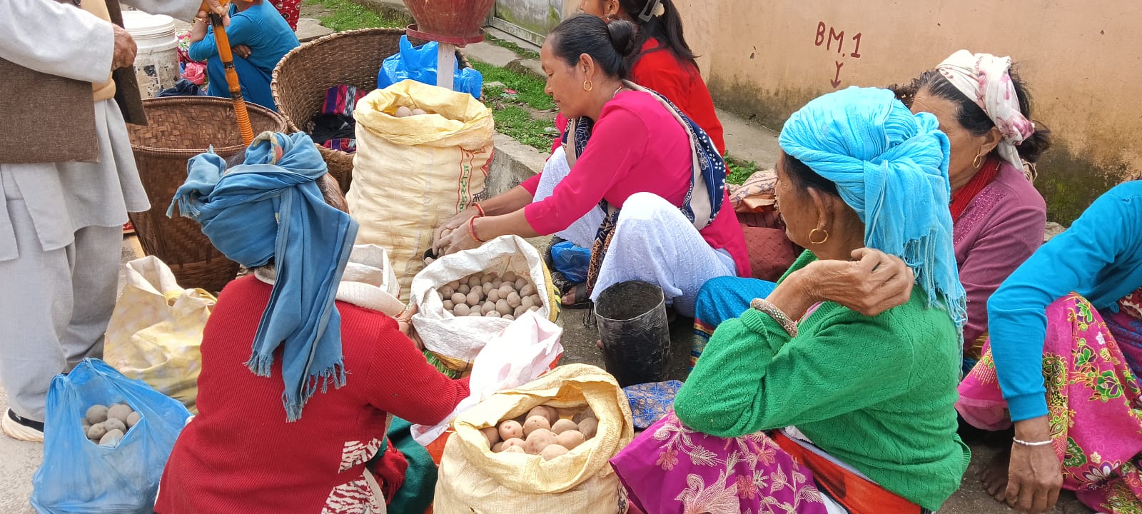 घट्दै हाटबजार, हराउँदै स्थानीय उत्पादनको रौनक