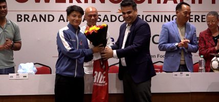 नेपाली महिला फुटबल टोलीका तीन खेलाडी एसटीसी राइड र एसटीसी इनर्जीका ब्रान्ड एम्बासडर नियुक्त