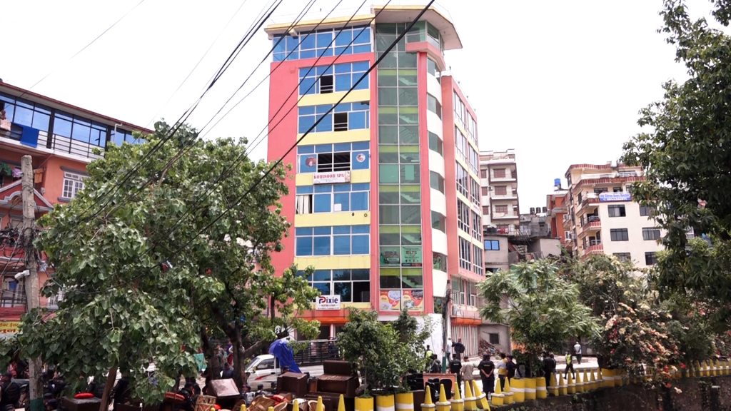 कपनका साततले, पाथीभरा, तेन्जिङ चोकका अतिक्रमित संरचना धमाधम हटाइँदै