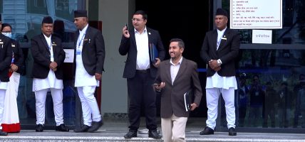 संसद बाहिर सांसदहरू : जनसुरक्षा र सरकारको नीति कार्यक्रमबारे टिप्पणी