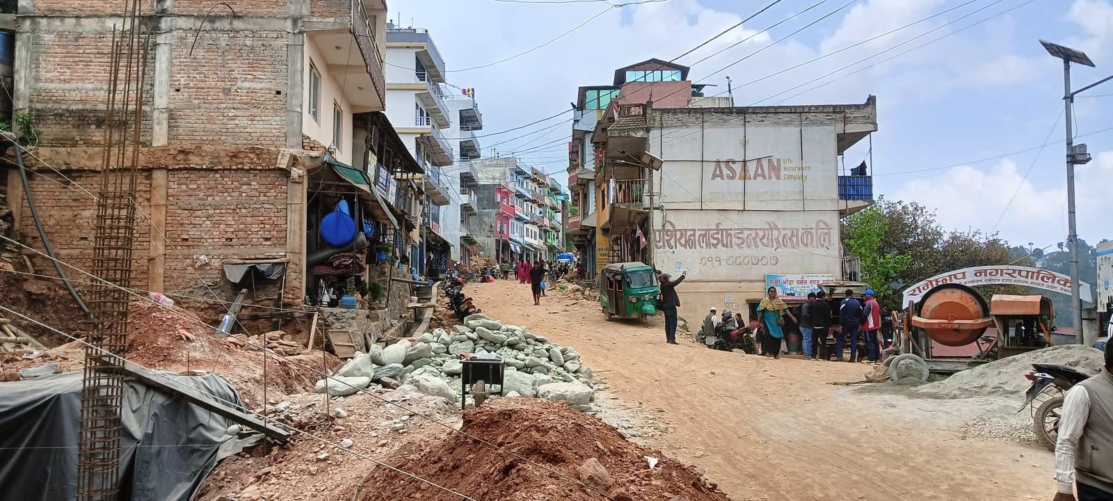 रामेछाप बजारमा व्यवस्थित सडक बन्दै