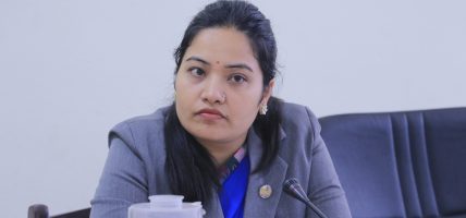 कर्मचारीलाइ राजनीति नगर्न सरकारको चेतावनी