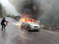 चितवनमा चलिरहेको कारमा ढुङ्गा खस्दा लाग्यो आगो, प्रहरीद्वारा नियन्त्रणमा