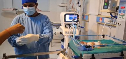 चन्द्रपुर अस्पतालमा पहिलो पटक नवजात शिशुको फोक्सोको जटिल उपचार सफल