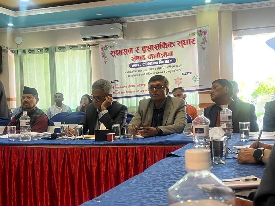 प्रशासनविद्हरू भन्छन् : कर्मचारीतन्त्रमा ‘फेरि अर्को मुर्गा आयो प्रवृत्ति हाबी