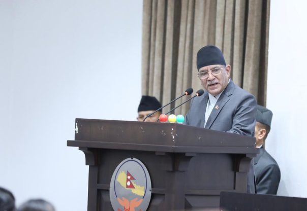 प्रचण्डको प्रश्न : बन्दूकले ढोका नखोलिदिएको भए कसरी मन्त्री बन्नुहुन्थ्यो ? प्रचण्डको प्रश्न : बन्दूकले ढोका नखोलिदिएको भए कसरी मन्त्री बन्नुहुन्थ्यो ?