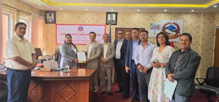 इप्पानले भेट्यो वनमन्त्री : निकुञ्जले रोकेका जलविद्युत आयोजनाको काम सुरु गराउन ध्यानाकर्षण