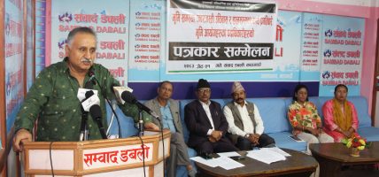 ३ लाख भूमिहीनलाई लालपूर्जाको तयारी गर्दैगर्दा डोजर लगाइयोः भूमि आयोगका पूर्व अध्यक्षहरु