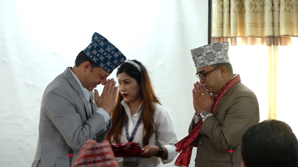 प्रतिनिधिसभा सचिव प्रकाश अधिकारीले लिए शपथ
