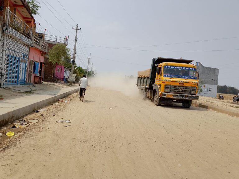 समयमै निर्माण नसक्दा अलपत्र सडक, पानी पर्दा हिलाम्मे, नपर्दा धुलाम्मे