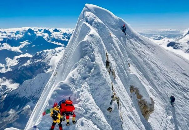 एक हजार १८१ ले लिए हिमाल आरोहणको अनुमति एक हजार १८१ ले लिए हिमाल आरोहणको अनुमति