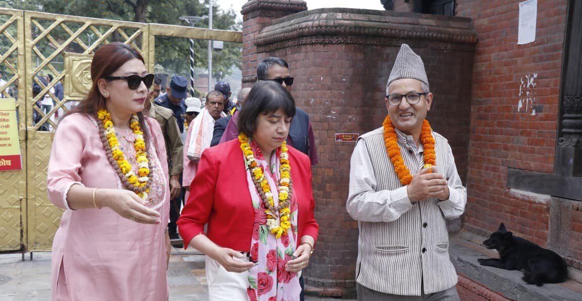 बेलायतका ‘इण्डो प्यासिफिक’ मन्त्रीद्वारा पशुपतिनाथको दर्शन
