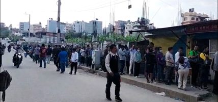 यातायात व्यवस्था कार्यालयमा लाइसेन्स लिनेहरूको भीड