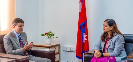 स्वास्थ्यमन्त्री मेहतासँग अमेरिकाका कार्यवाहक राजदूतको शिष्टाचार भेट