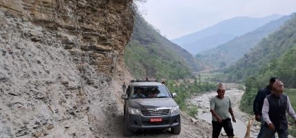 खोटाङमा घर्तीभिर काटेर नयाँ सडक, यात्रा १७.५ किलोमिटर छोटियो