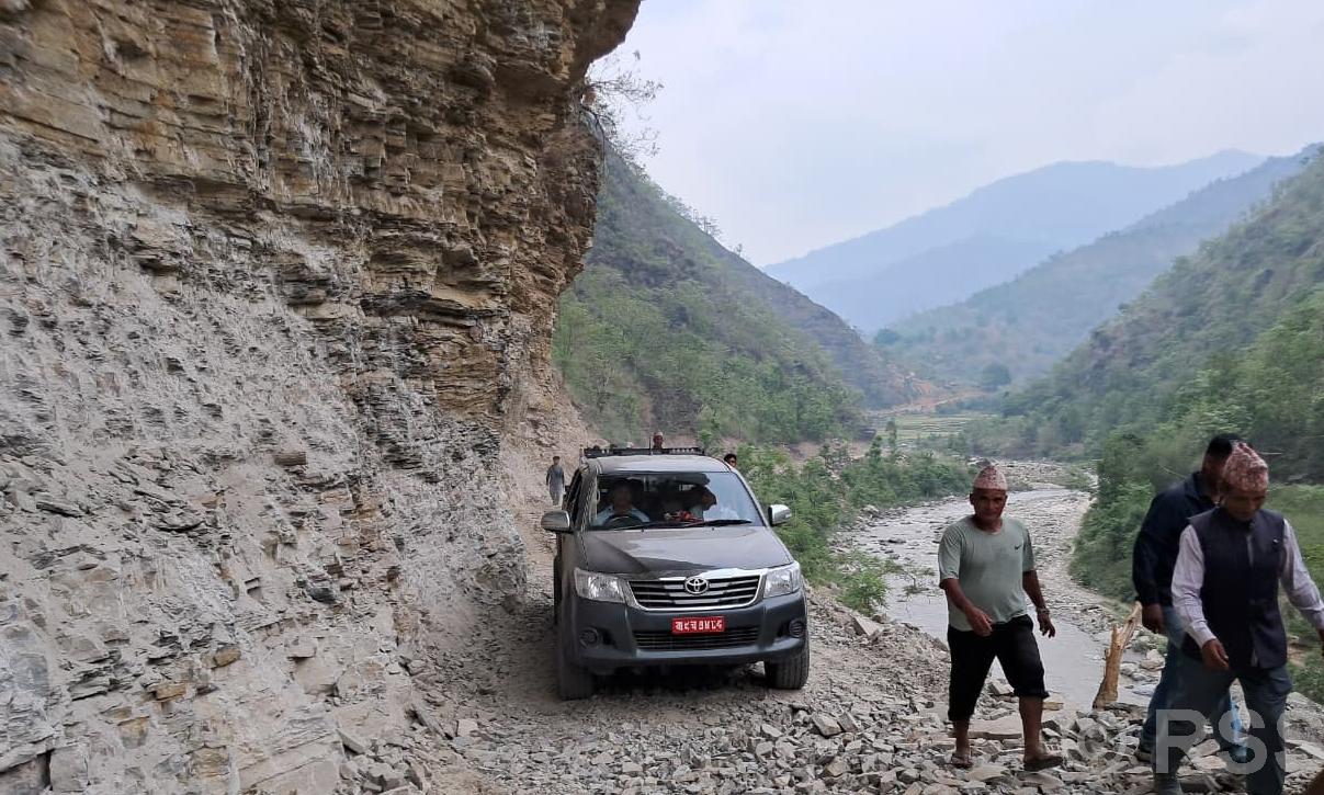 खोटाङमा घर्तीभिर काटेर नयाँ सडक, यात्रा १७.५ किलोमिटर छोटियो