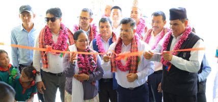 सिद्धार्थ बैंकद्वारा भूकम्प प्रभावित विद्यालयको नवनिर्मित भवन हस्तान्तरण