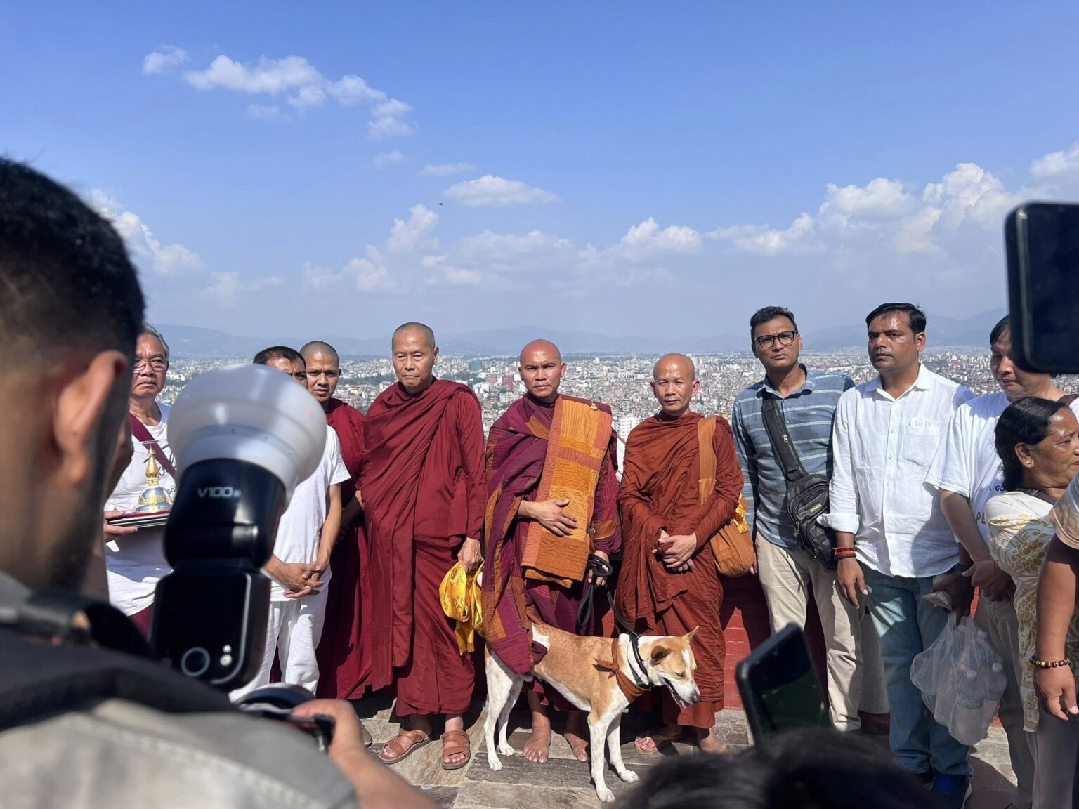 भियतनामी भिक्षुद्वारा बौद्धनाथ, स्वयम्भूनाथ र चारुमती बिहारको शान्ति पदयात्रा