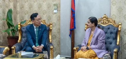 मन्त्री मेहता र राजदूत योङबीच भेट :कोरियामा रहेका नेपालीको स्वास्थ्यमा ध्यान दिन आग्रह