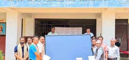 प्रभु बैंकद्वारा श्री अन्नपूर्ण माध्यमिक विद्यालयलाई स्मार्ट बोर्ड हस्तान्तरण