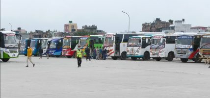यातायात मजदुर सङ्गठनद्वारा नयाँ बसपार्कमा सरसफाइ