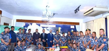 सन नेपाल लाइफद्वारा सशस्त्र प्रहरी बललाई विपद् व्यवस्थापनका लागि उद्धार सामग्री हस्तान्तरण