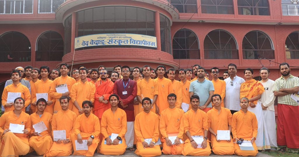 गुरुकुलतर्फको १२ कक्षामा वेद वेदाङ्ग संस्कृत विद्यापीठम्का चालिसे सर्वोत्कृष्ट