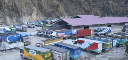 तीन करोड ५१ लाखभन्दा बढीको अवैध सामग्री बरामद
