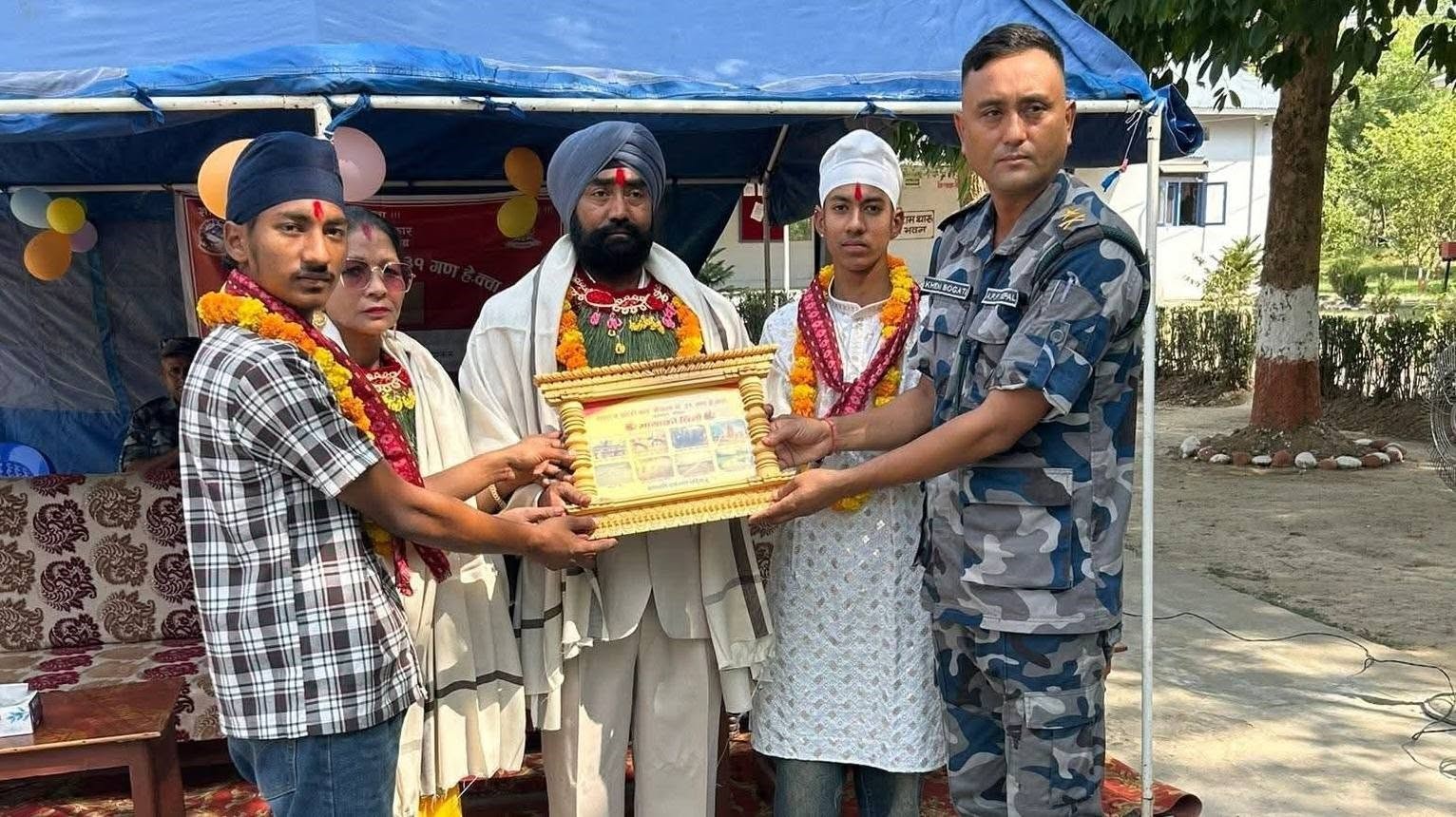 ‘ब्यारेकजस्तै घर’ — तीन पुस्तादेखि राष्ट्रसेवामा समर्पित सिंह परिवार