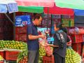 बजारमा आँप, किनमेल गर्नेको चाप बजारमा आँप, किनमेल गर्नेको चाप