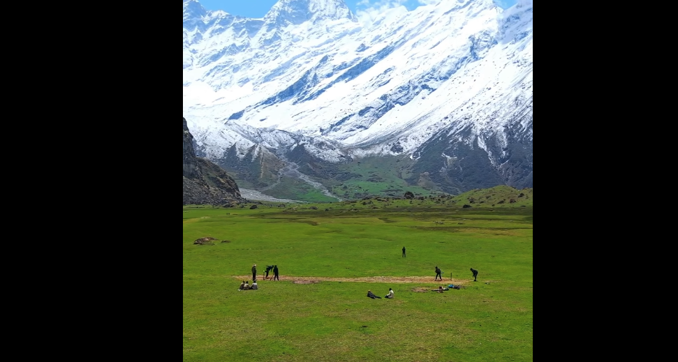 आलेख– अपि हिमालको काखमा क्रिकेटः ‘खेलबाट खुल्दै पर्यटनको नयाँ ढोका’