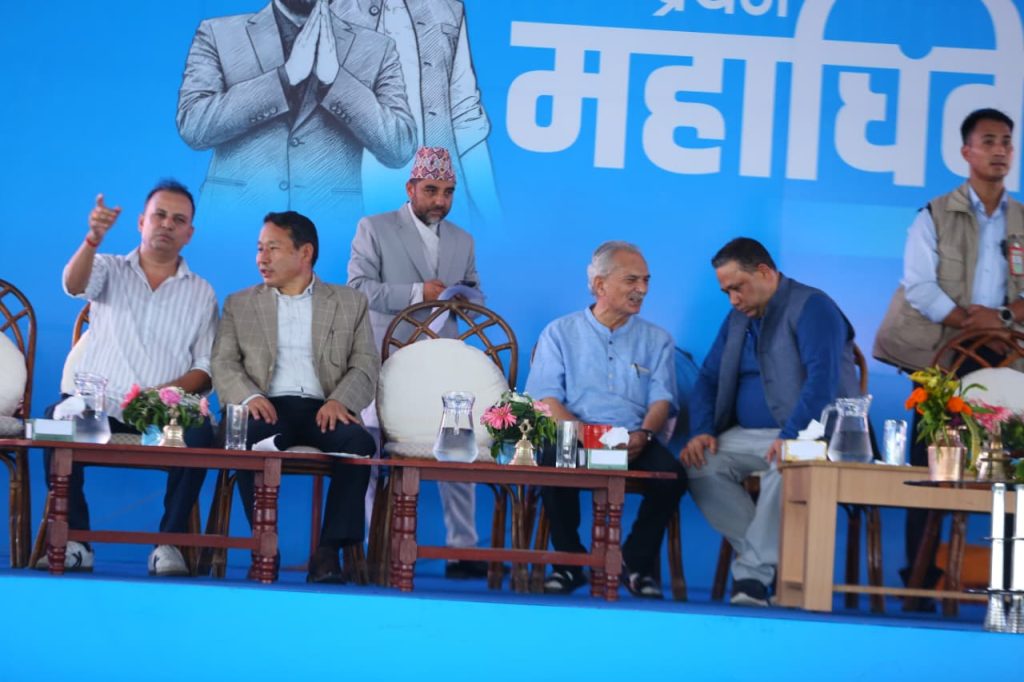 रास्वपा महाधिवेशनमा पुगे बाबुराम र वर्षमान