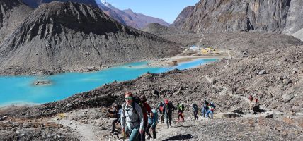 अन्नपूर्ण आधार शिविरमा पर्यटक खचाखच