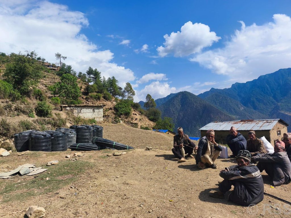 विद्यार्थीलाई पानी बोक्नैकै चिन्ता