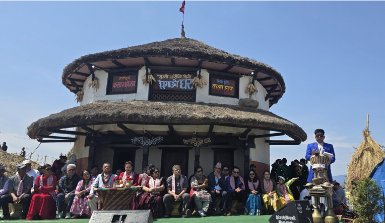 त्रिकोण क्यानभासमा उतारियो सिन्धुली कला घर