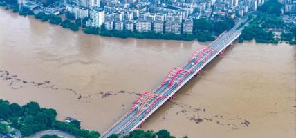 चीनमा भारी वर्षाका कारण नौ हजार भन्दा बढी बिस्थापित, विद्यालयहरू बन्द