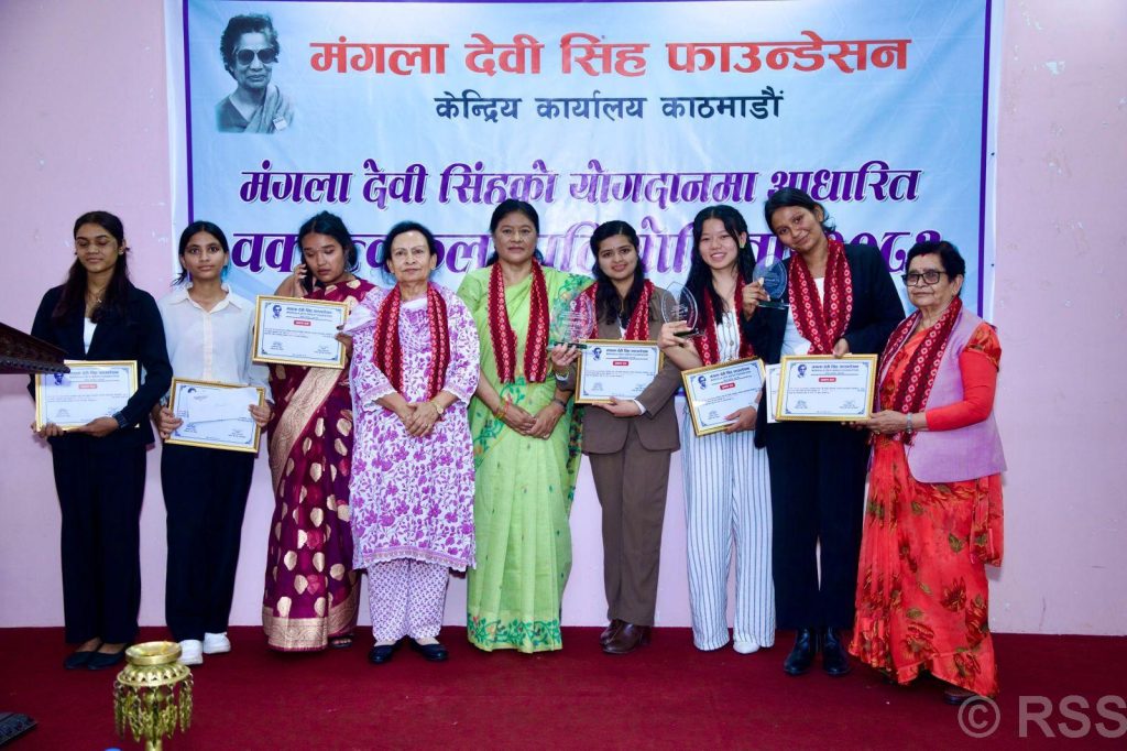 ‘नेतृत्व विकास र मङ्गलादेवी सिंह’ वक्तृत्वकलाको उपाधि अधिकारीलाई
