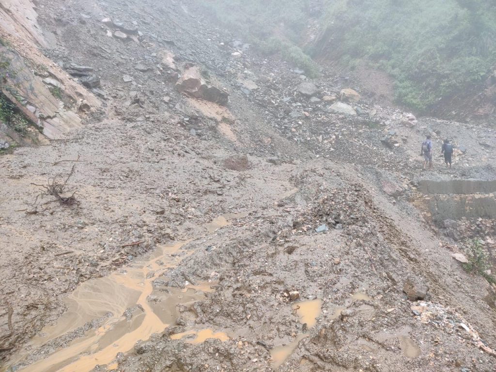 पहिराले दार्चुला–गोकुलेश्वर सडकखण्ड अवरुद्ध